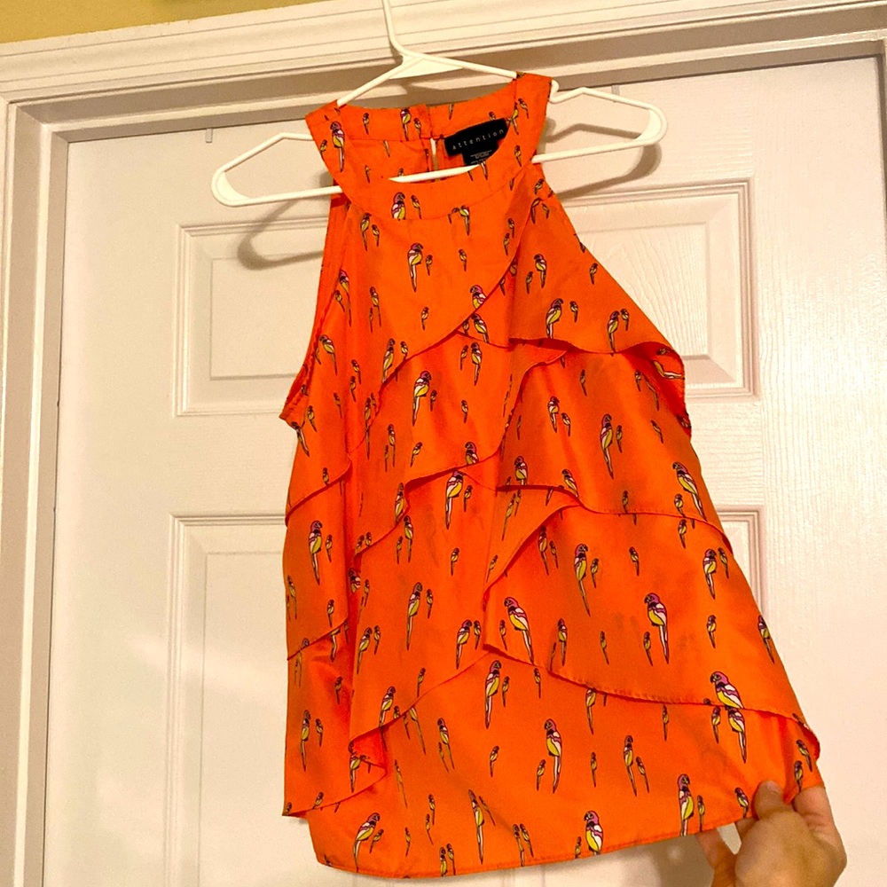Cute top. Has little ruffles going down the side. Great for casual events!!